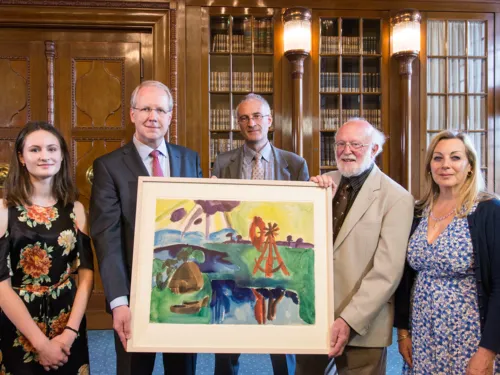 Bei der Übergabe des Aquarells: Isabella Reynolds (Tochter von James Reynolds), Oberbürgemeister Stefan Schostok, Dr. James Reynolds (Sohn von Professor Vernon Reynolds), Professor Vernon Reynolds und dessen Nichte Vivien Minto